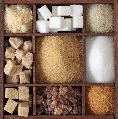 zucchero in diverse forme e colori